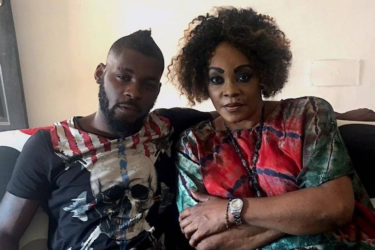 Arafat décédé, des bandits débarquent chez Carmen et Tina Glamour
